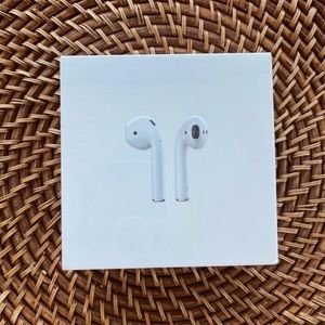 AirPods (2nd generation) with charging case 2021 Model A2032 Brand New Sealed